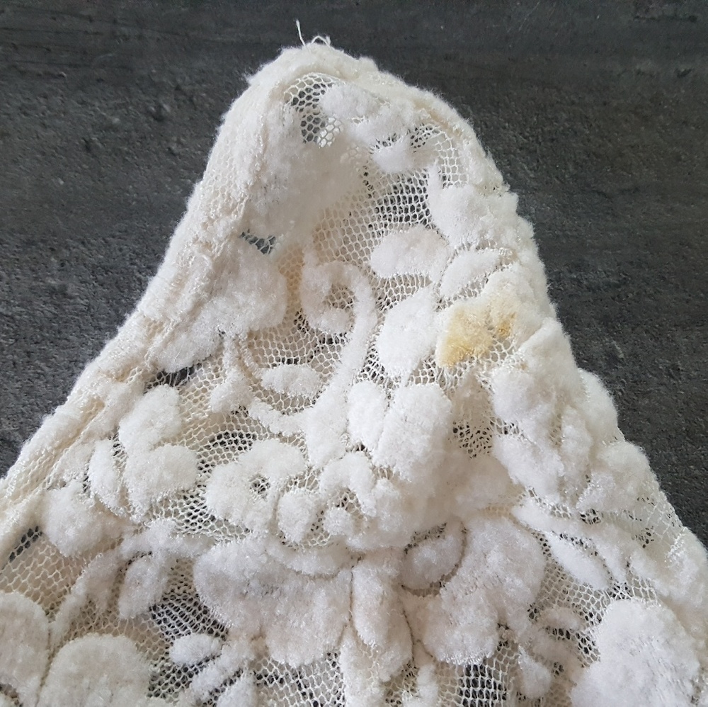 White Floral Detailed Mossimo Cropped Long Sleeve - Picture 3 of 4